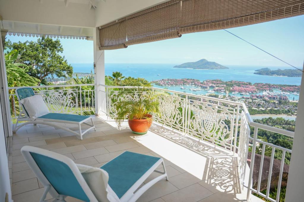 Elegant apartment in Les Mamelles, 400 m², sea view, Seychelles: property photograph