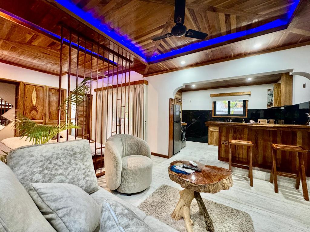 Alibel Beach Villa, Seychelles: property photograph