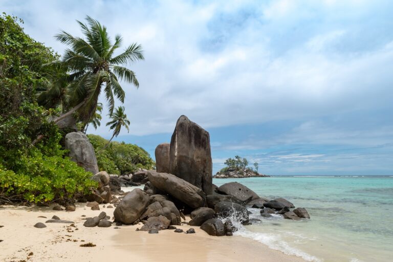 La plage d’Anse Royale, dans l’est de Mahé