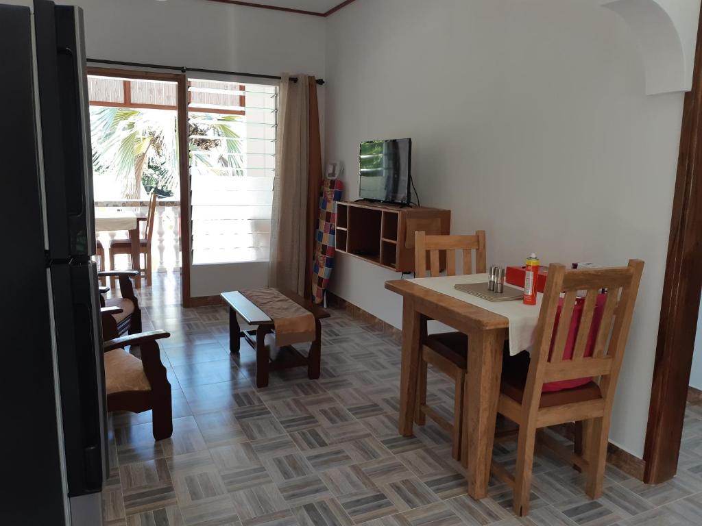 Comfortable apartment in Baie Sainte Anne 56 m² with sea view, Seychelles: property photograph