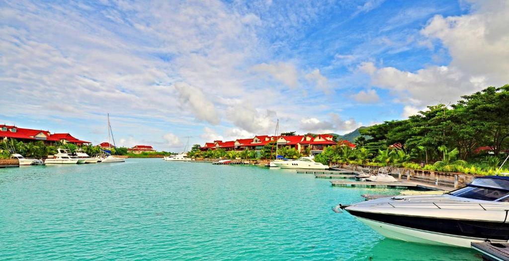 Eden Island, Beach front, Luxury, 3 Bed Ensuite, WiFi, Seychelles: property photograph