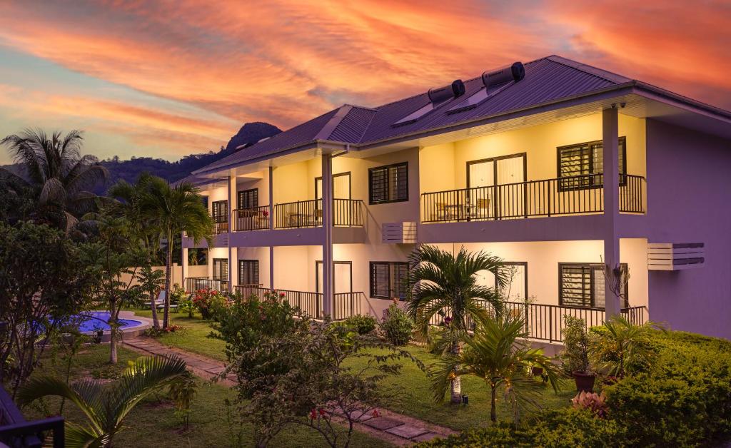 Creole Breeze Self Catering Apartments, Seychelles: property photograph