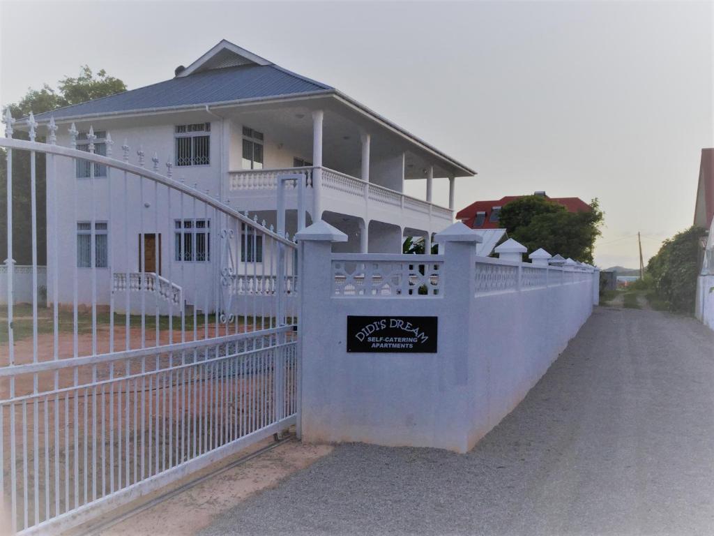 Didi's Dream apartments, Seychelles: property photograph