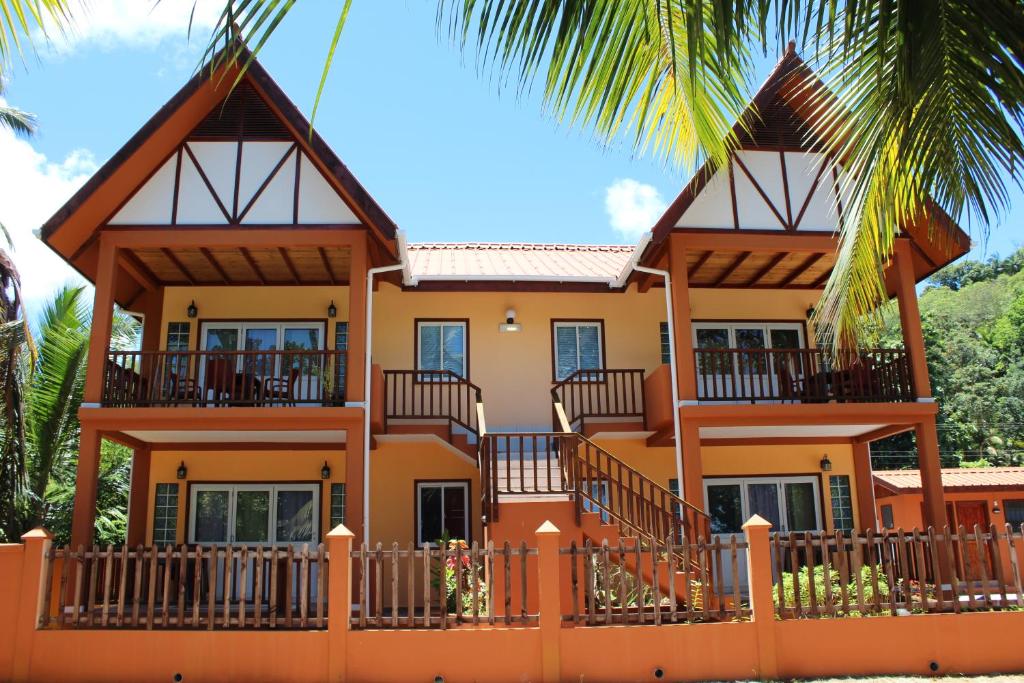 Green Blue Beach House, Seychelles: property photograph