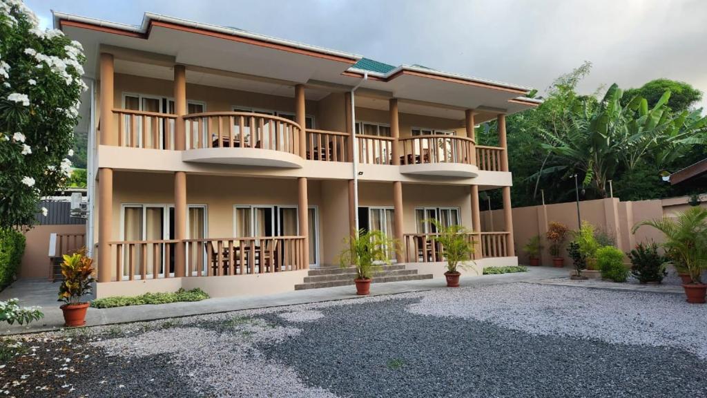 Green self-catering Apartment, Seychelles: property photograph