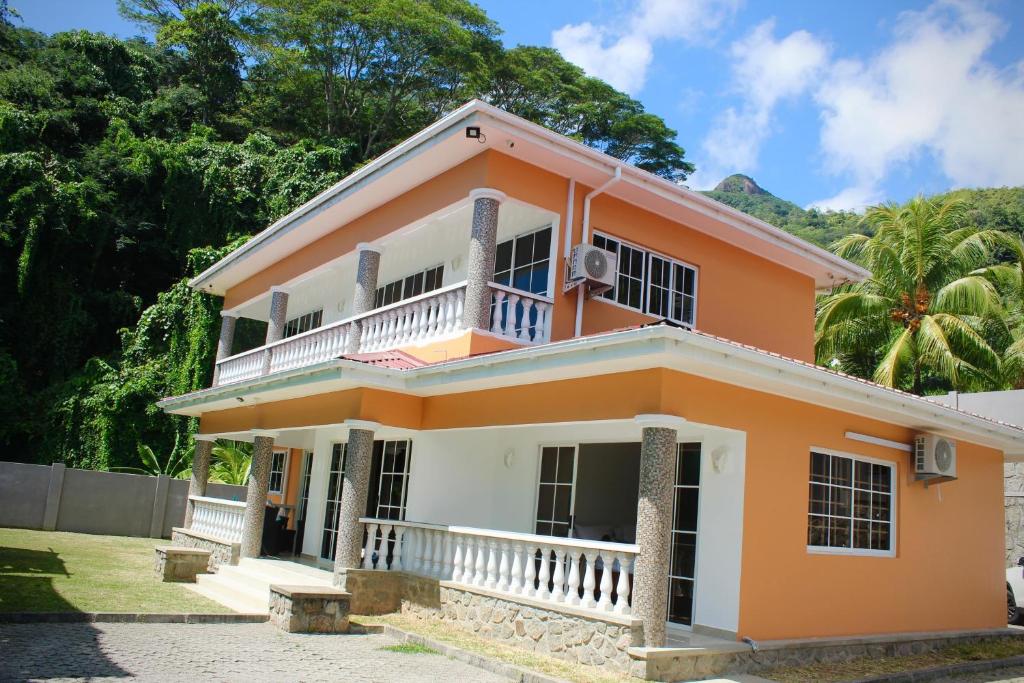 H & M Bayview Apartment Seychelles, Seychelles: property photograph