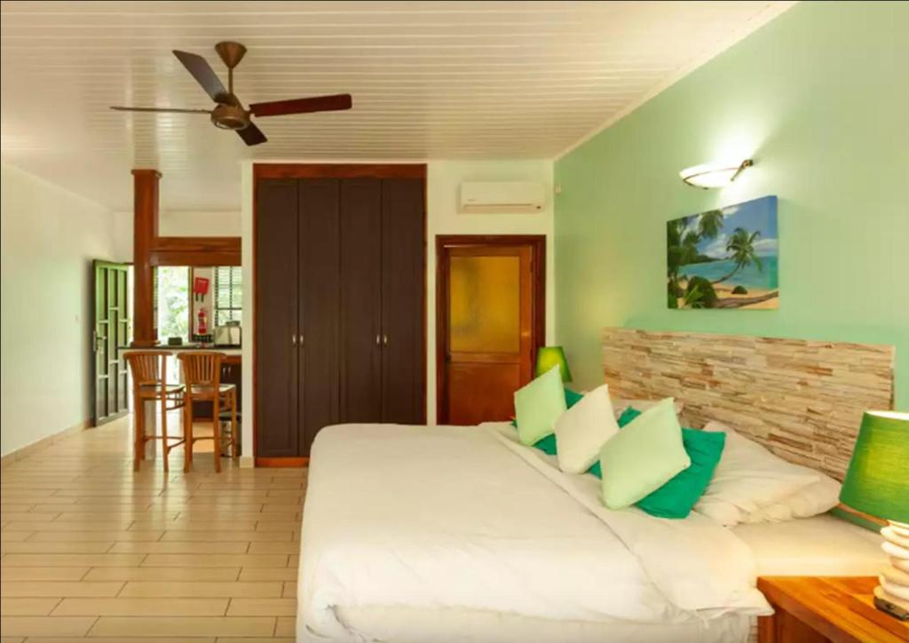 La Digue Self-Catering Apartments, Seychelles: property photograph