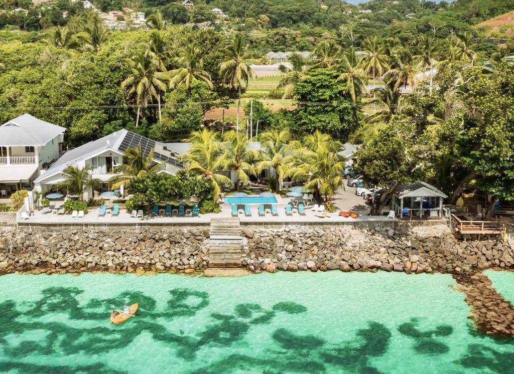 Le Nautique Beachfront Apartments, Seychelles: property photograph
