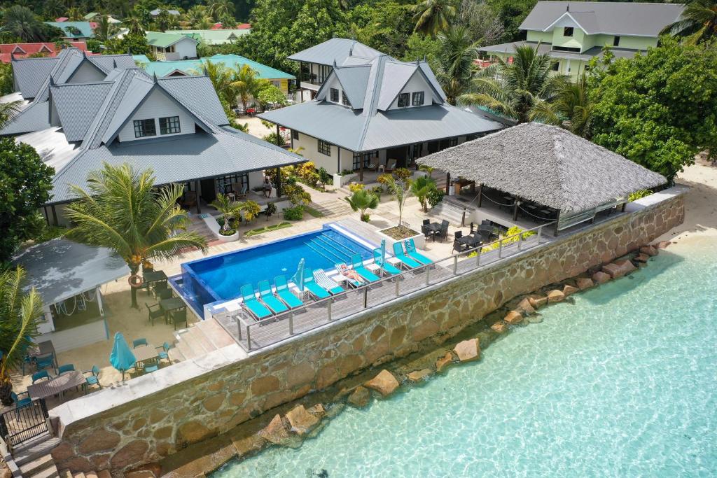 Le Nautique Waterfront Hotel La Digue, Seychelles: property photograph