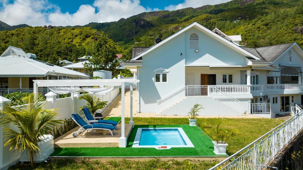 2 Bed Villa - Sleeps 4 - Pets - Pool - Garden, Seychelles: property photograph