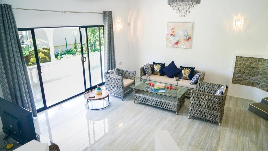 Ogumka, Self catering, Beoliere, Mahe, Seychelles: property photograph